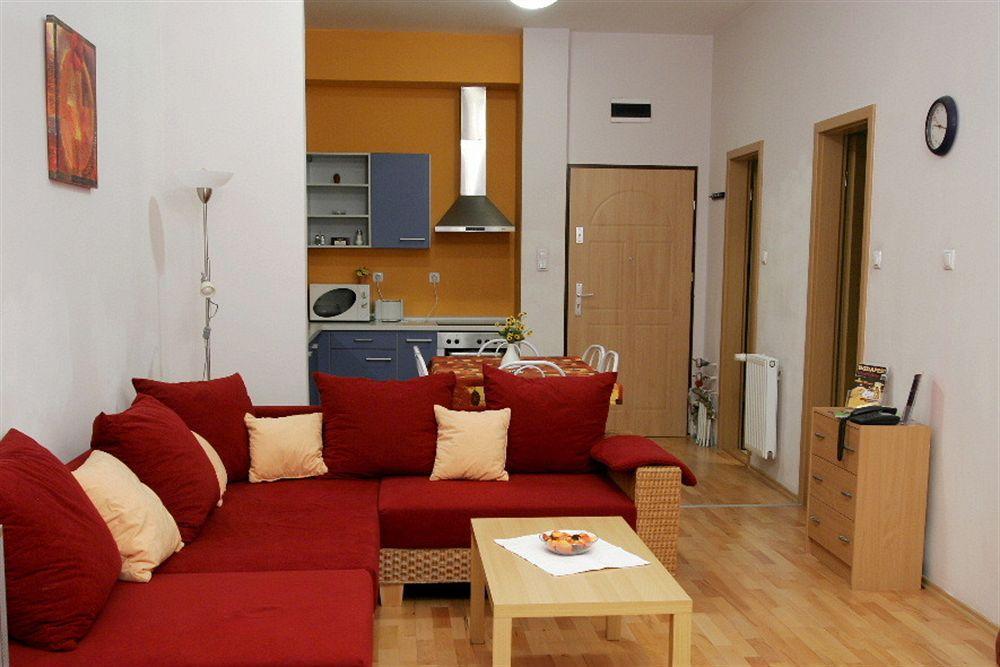 Квартира в венгрии. Hollo utca 1 Budapest 1075. The Walking Street Apartments Budapest. Budapest Apartment big Sunny.